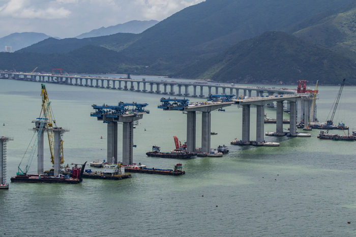 港珠澳大桥香港段接线高架桥建设时期的场景。资料图..jpg