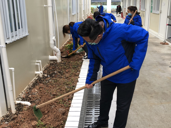 2020年3月12日，植树节吴春明书记植树。王云龙摄——厦门第二东通道项目.jpg